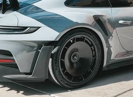 Cerchio posteriore Aero Disc in fibra di carbonio per cerchi in magnesio. Porsche 992.1 GT3 RS